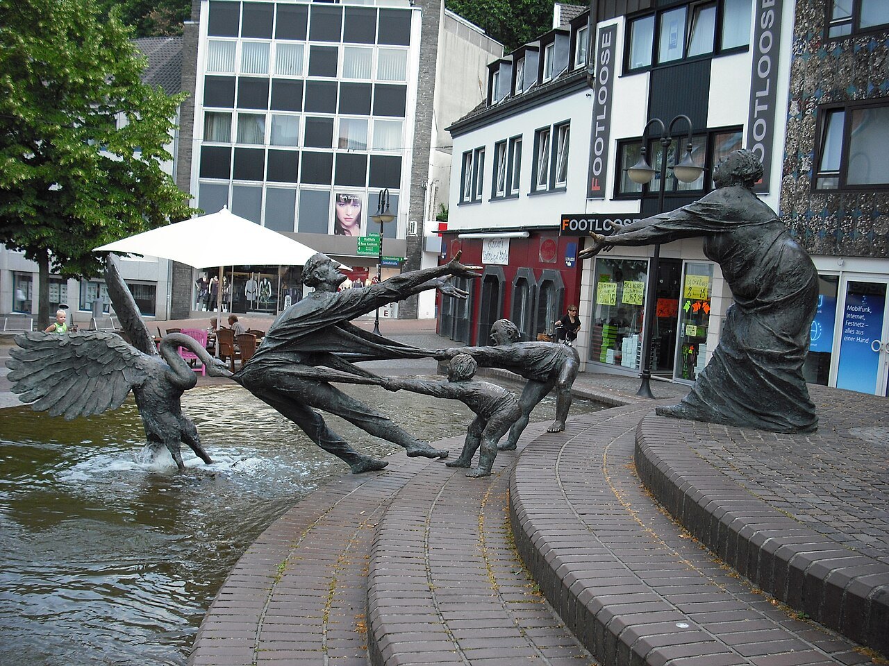 The Elsa fountain on the Fischmarkt.