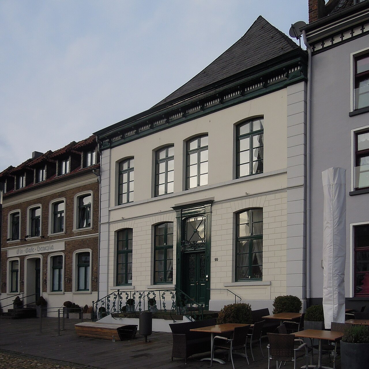 A house on Kalkar’s market square.