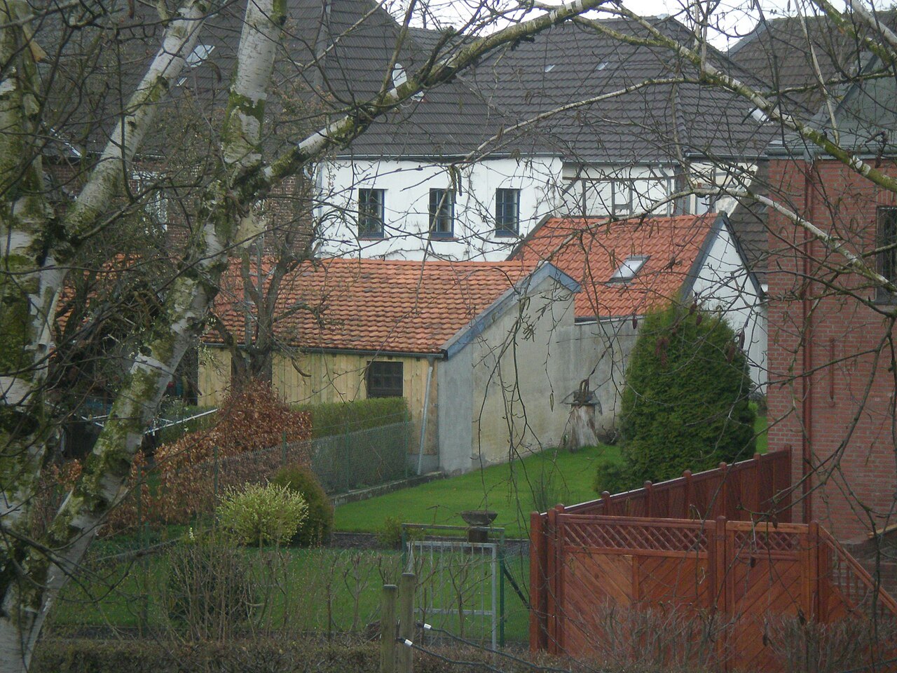 Buildings and a garden view in Wachtendonk.