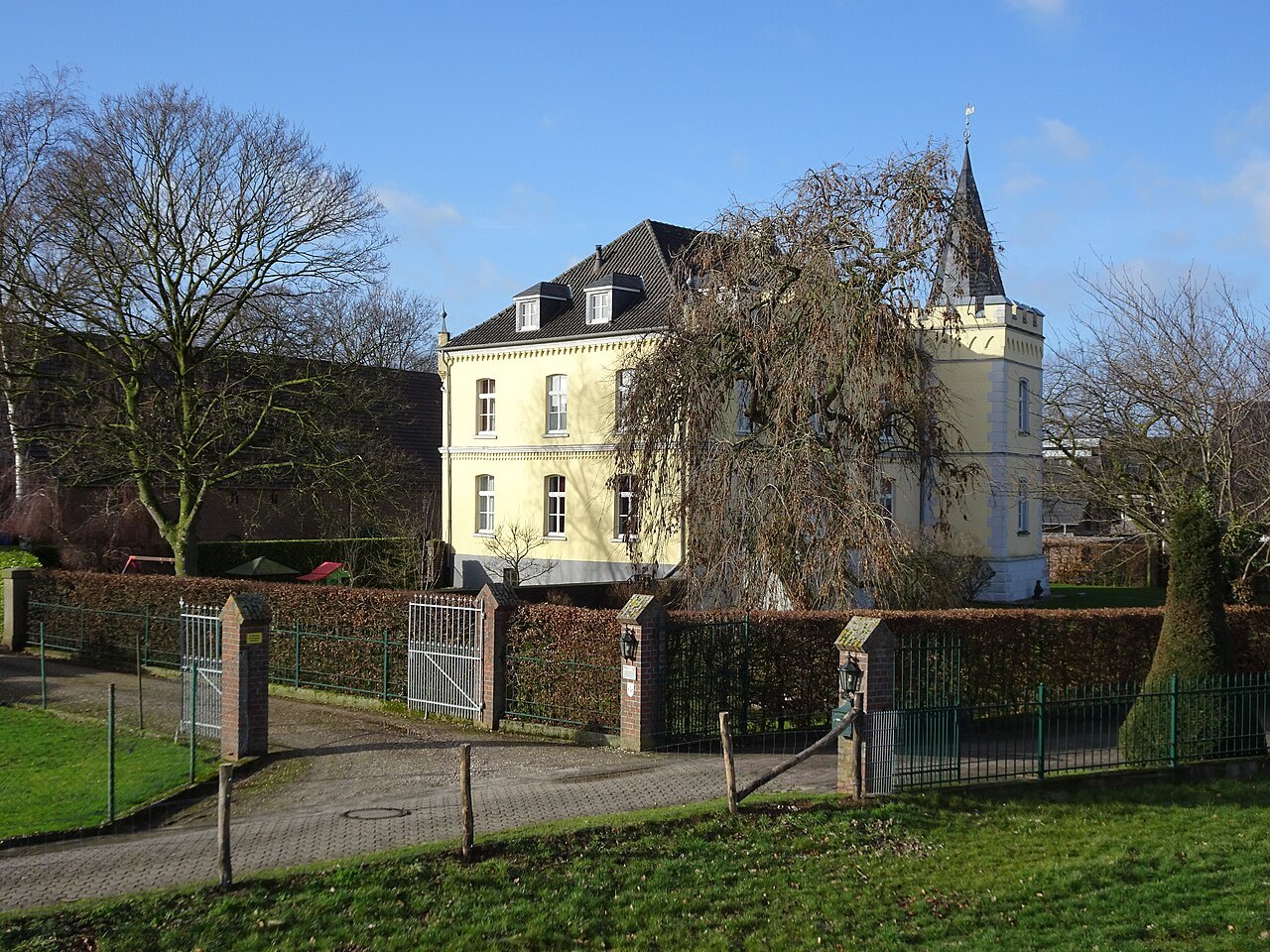 Haus Grieth in the village centre.