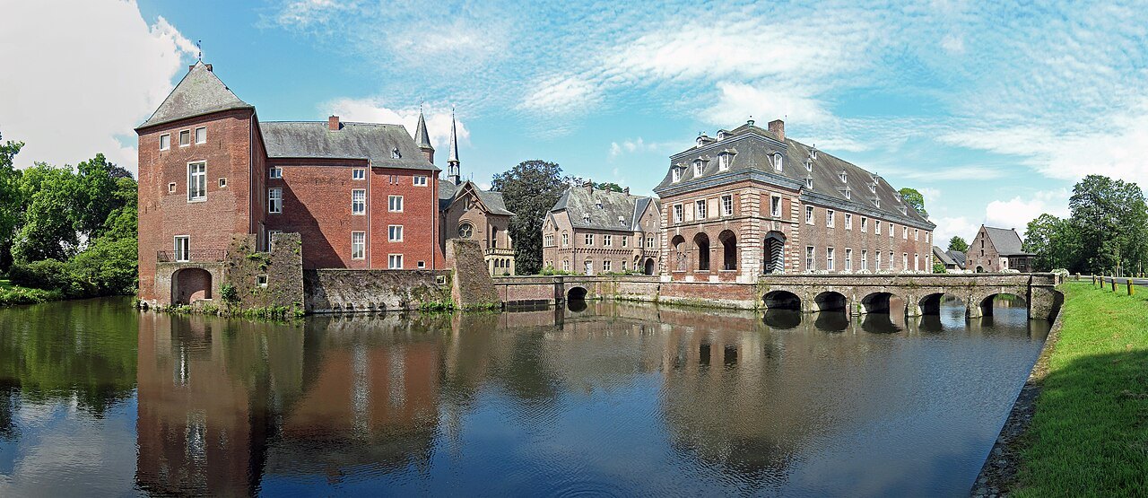 Schloss Wissen and its moat.