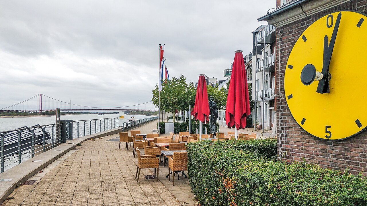 The water-level indicator on Emmerich’s Rhine promenade, photographed in 2018.